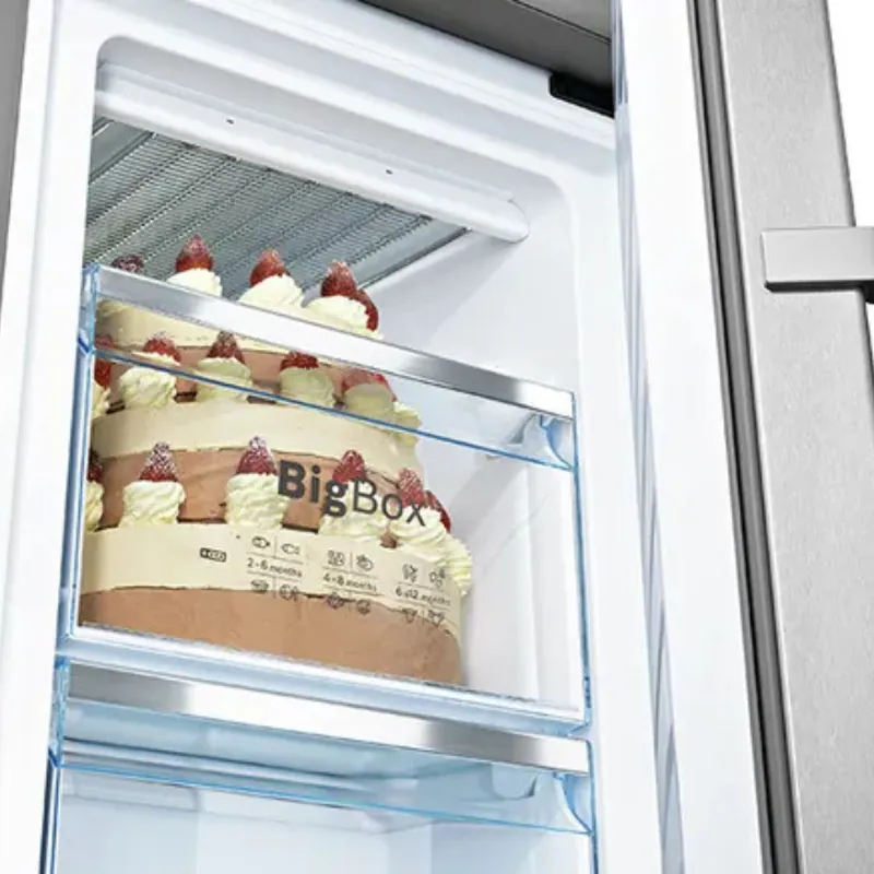 An extra-deep frozen food drawer for practical stacking of frozen foods container or large frozen items like gateaux or pizzas. No matter whether you have to cater for a child’s birthday or freeze a wedding cake – in the BigBox you will find enough space for large frozen goods.